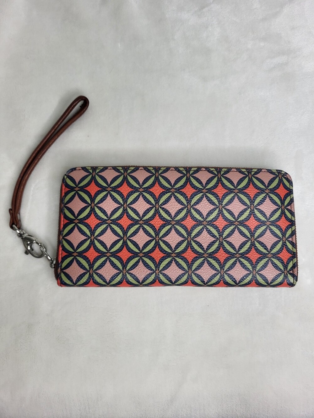 Fossil Sydney Signature Zip Clutch Wallet.